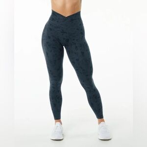 Alphalete Surface Power Leggings Size S Whale Blue Pebble